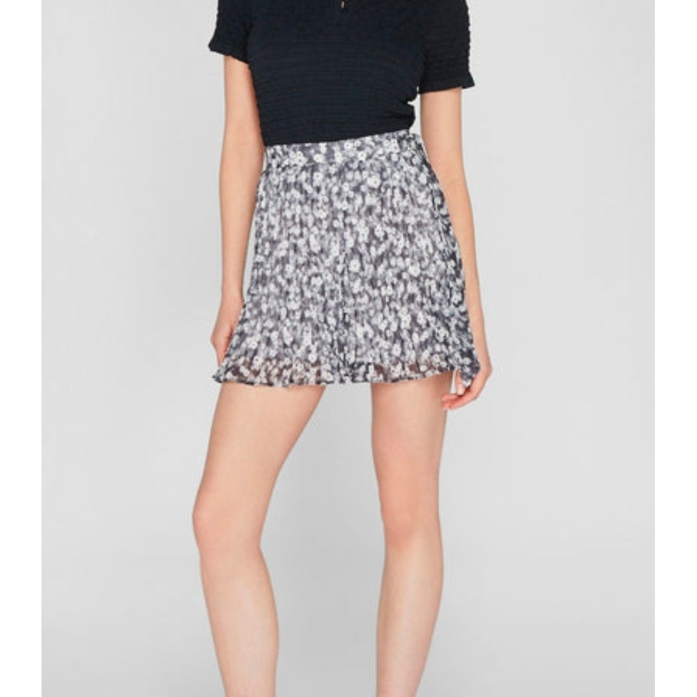 Club Monaco Floral Justine Pleated Shorts Black White Size 0 Tie Waist